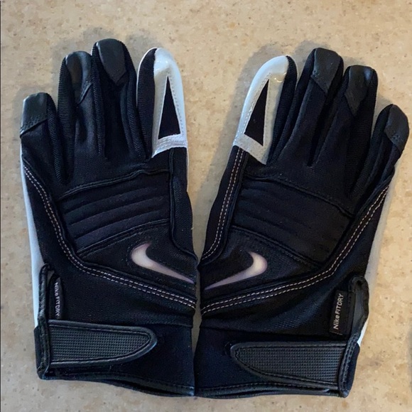 mens nike football gloves